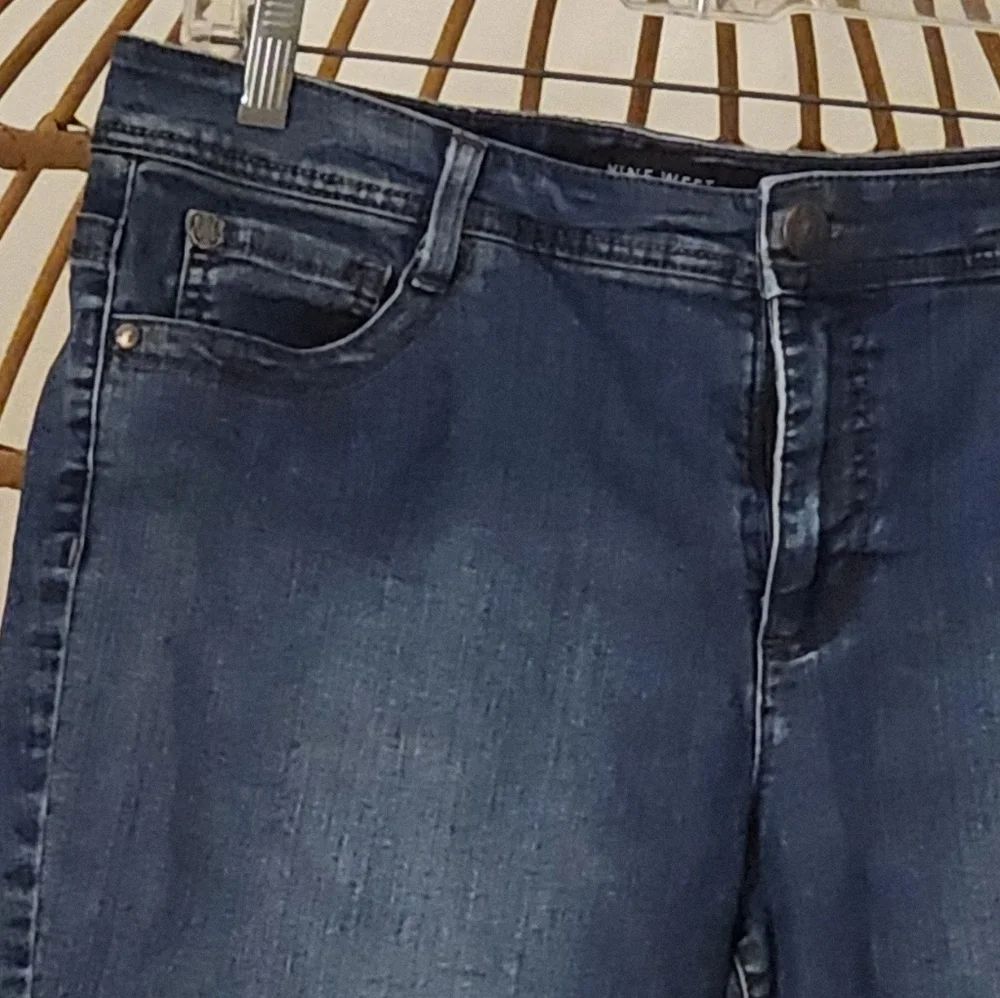 Nine West Women's Blue Jean Shorts Zip Close 5 Pocket Style Sz 12